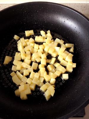 土豆香菇中翅焖饭（电饭锅）的做法 步骤3