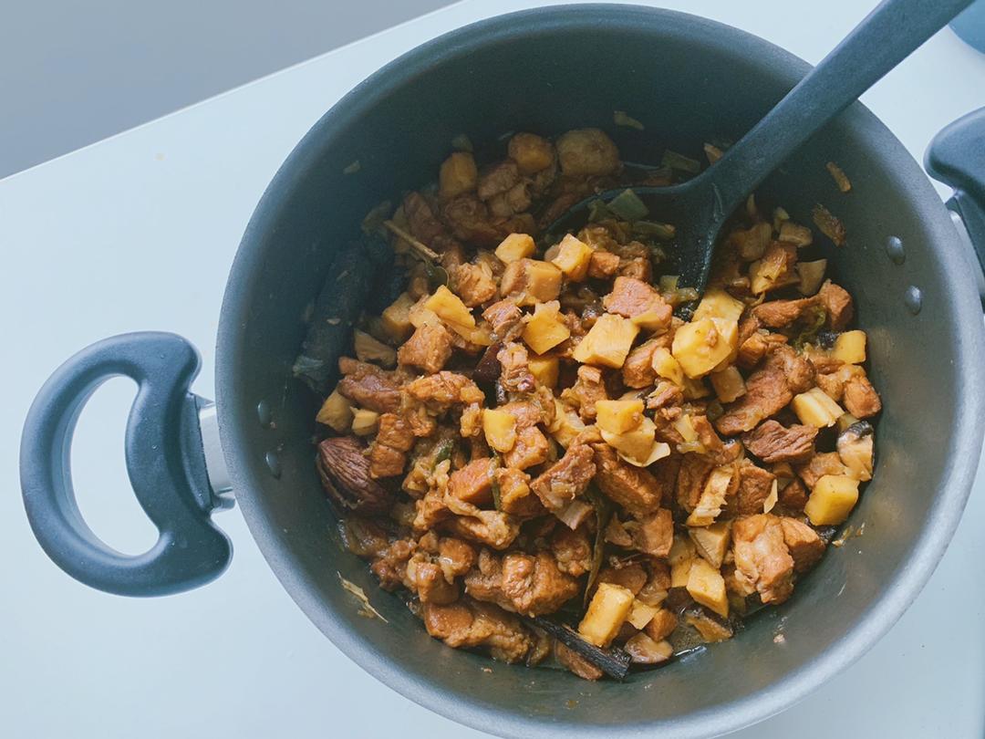 冬笋香菇卤肉饭（一碗饭俘获老公的胃）