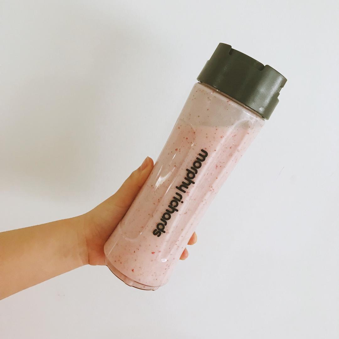 自制hey juice排毒果蔬汁。