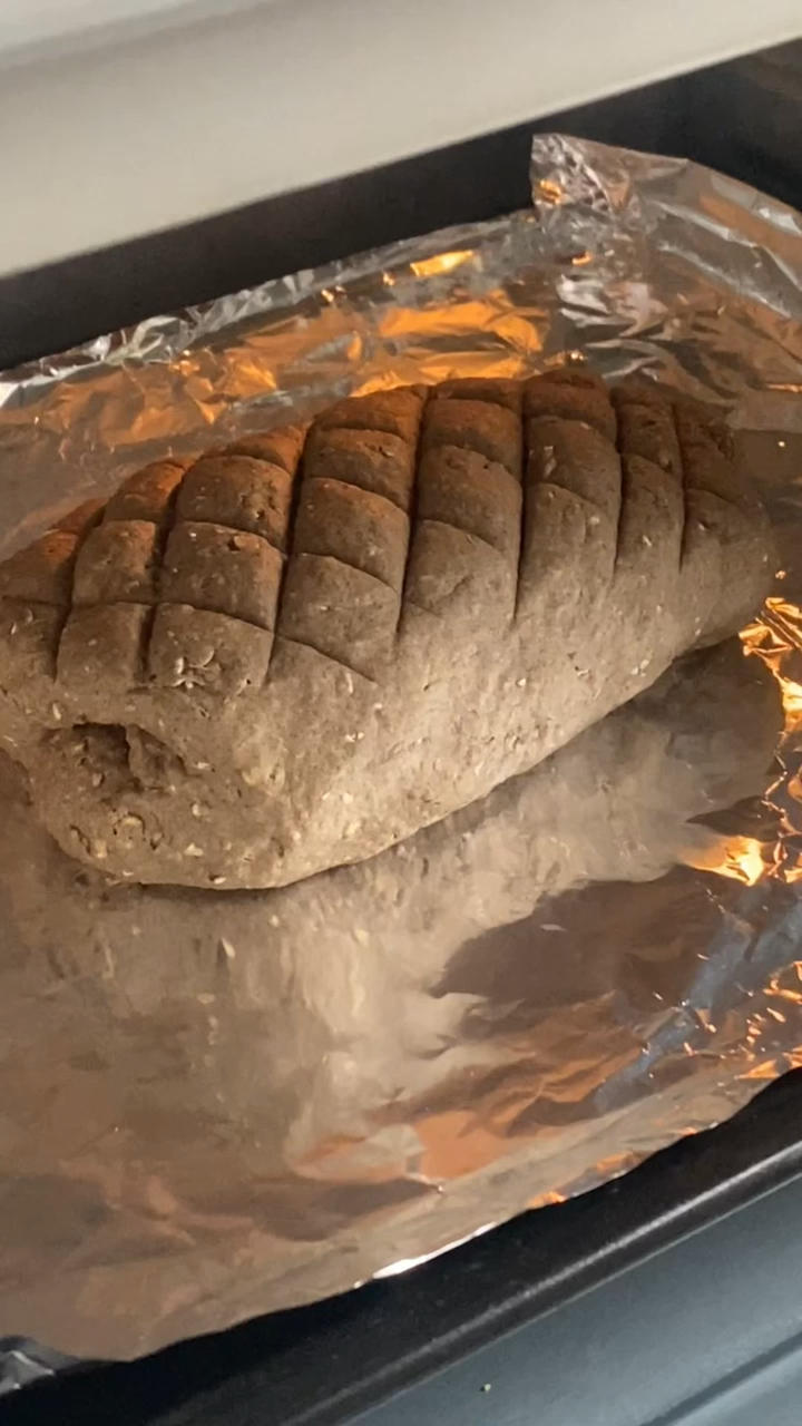 黑全麦吐司，超级简单快手又松软，第一次做就成功了！！方子来自小红书～羊羊低卡食记～减脂全黑麦面包（烤箱版）