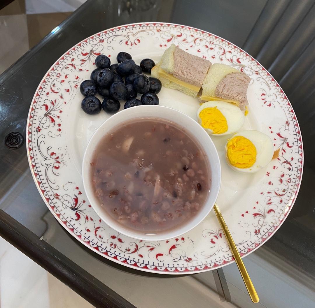 早餐#鸡蛋西多士玉米汁