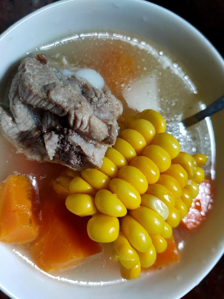 炖排骨玉米胡萝卜汤