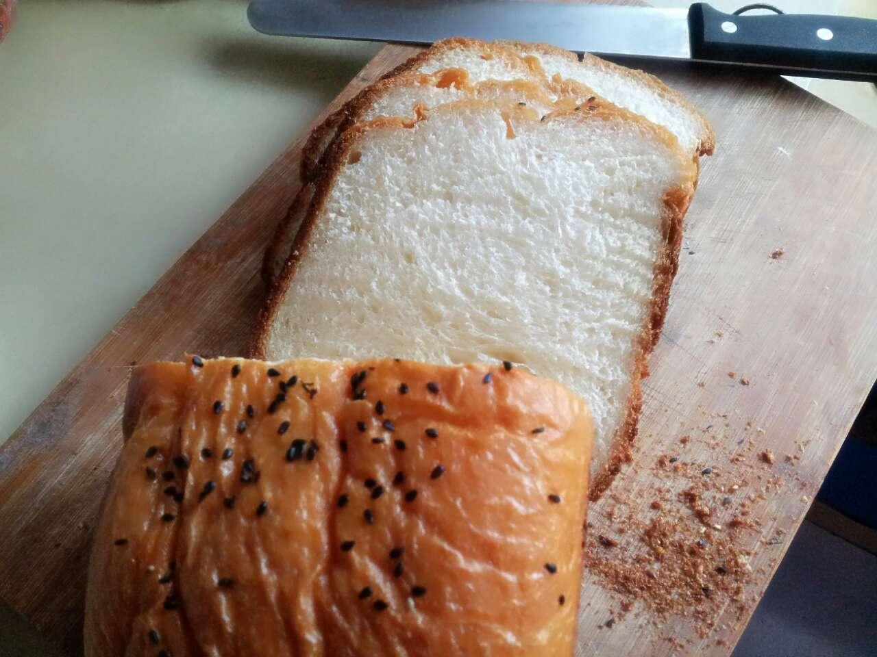 绵软香甜黑芝麻炼奶面包（ACA面包机）的做法