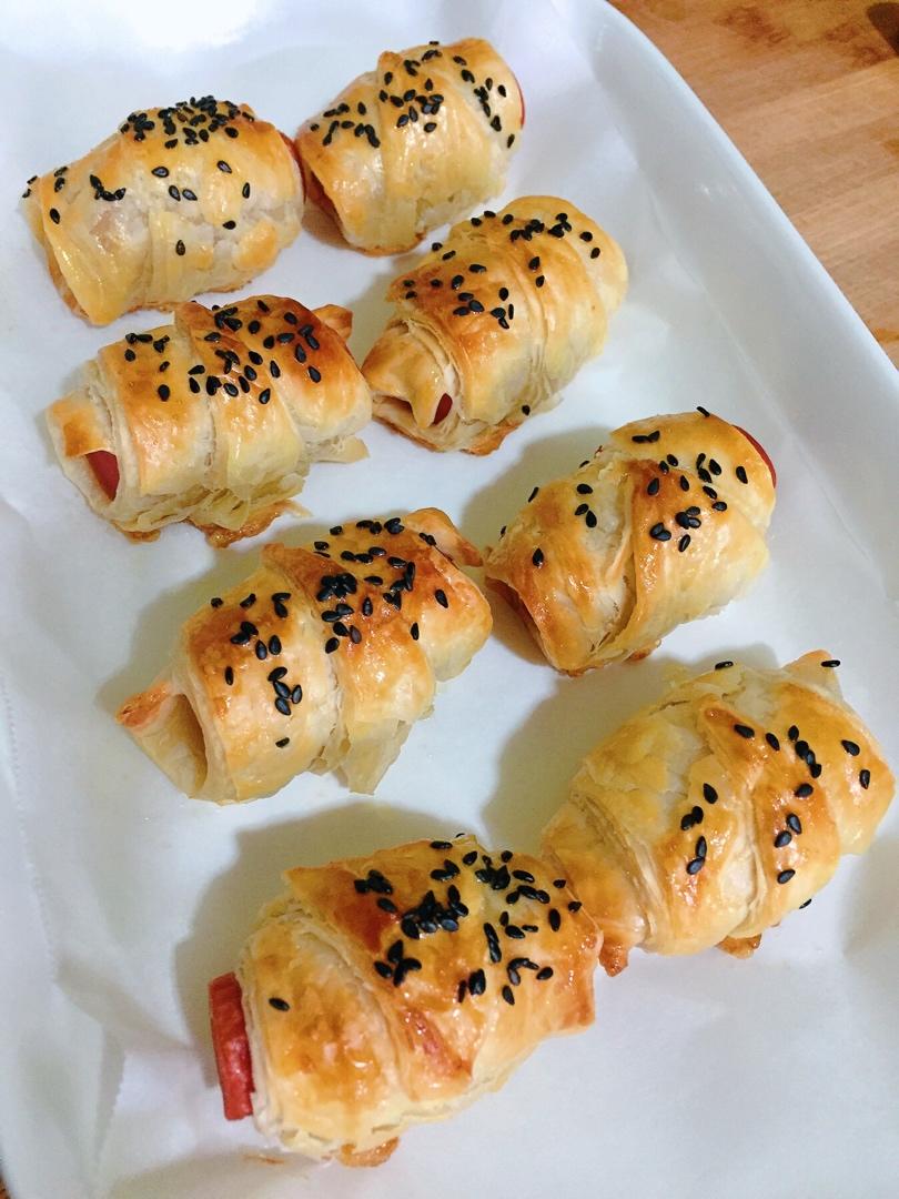 香肠酥皮卷：手抓饼皮还能这样吃，不用和面快速搞定早餐