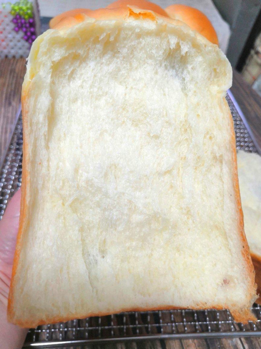 奶香纯粹的重料淡奶油吐司