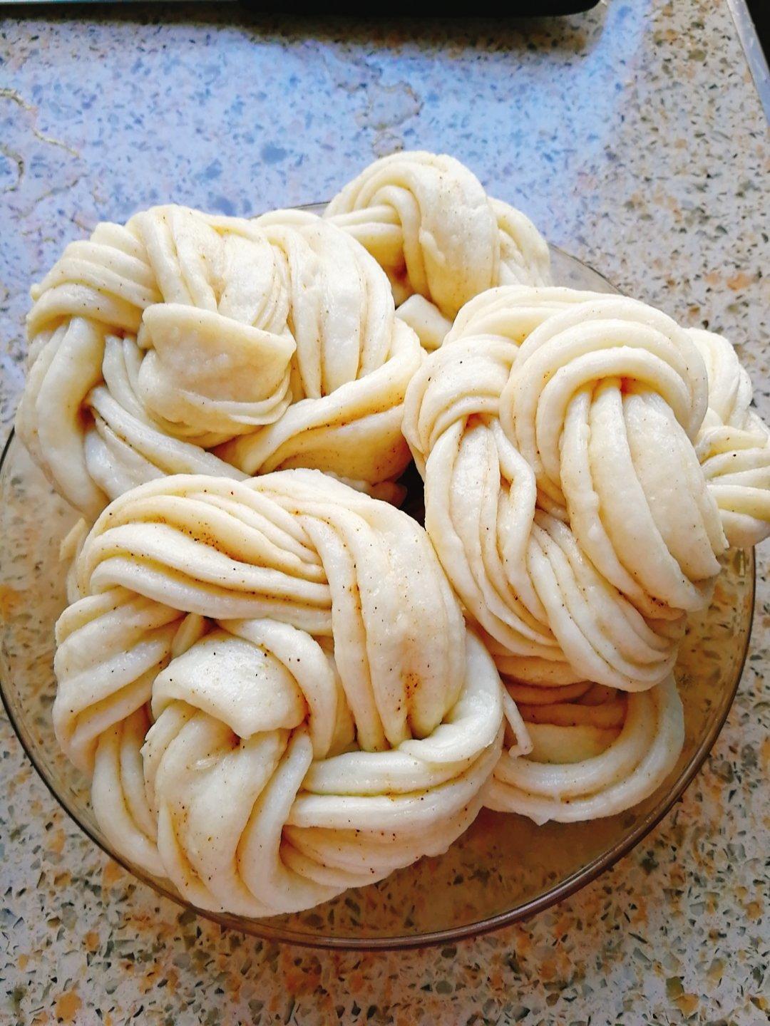 手把手教你蒸既简单又好看又好吃的花花朵🌺花卷（动图图解，一次发酵）