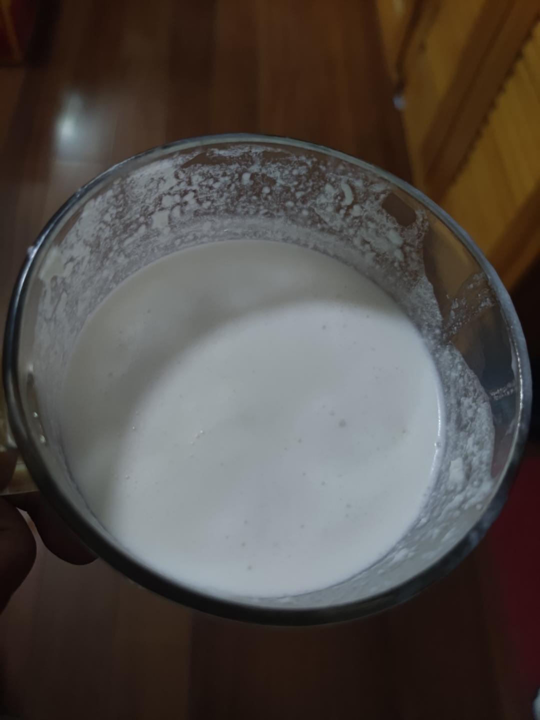 简单美味的自制椰奶，椰青喝完再利用(附取椰肉技巧)