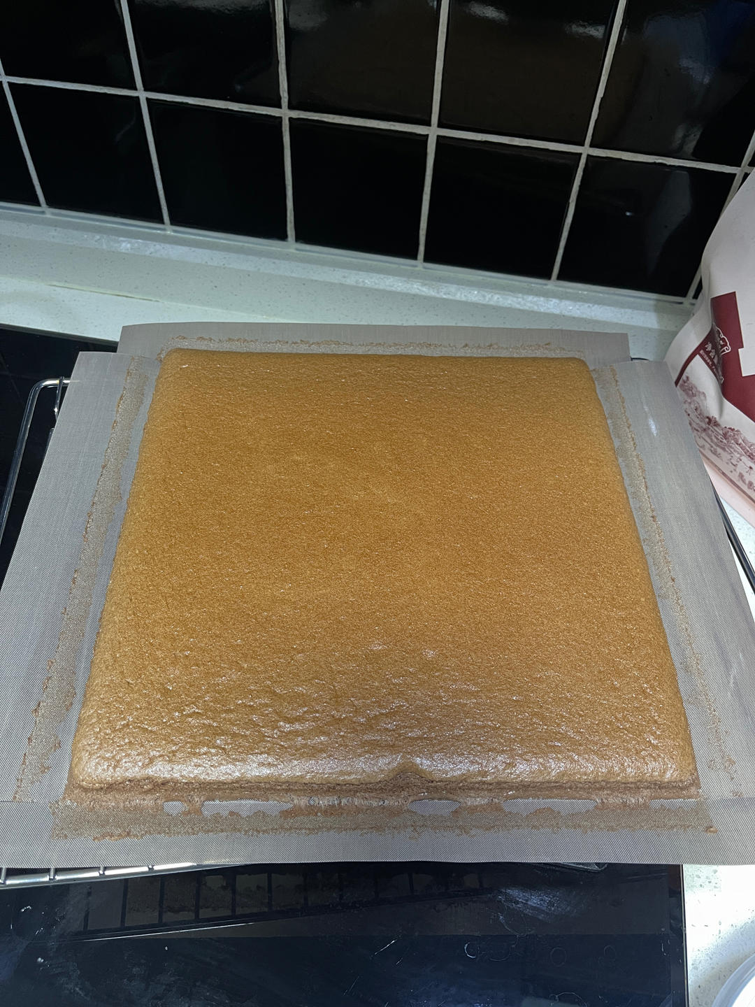 蛋糕卷这样做‼️不掉皮不开裂（小视频食谱）