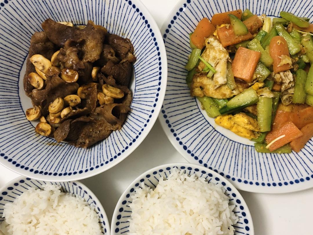 黑椒蘑菇肥牛饭