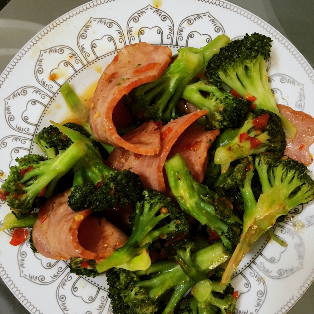 花椰菜炒香肠