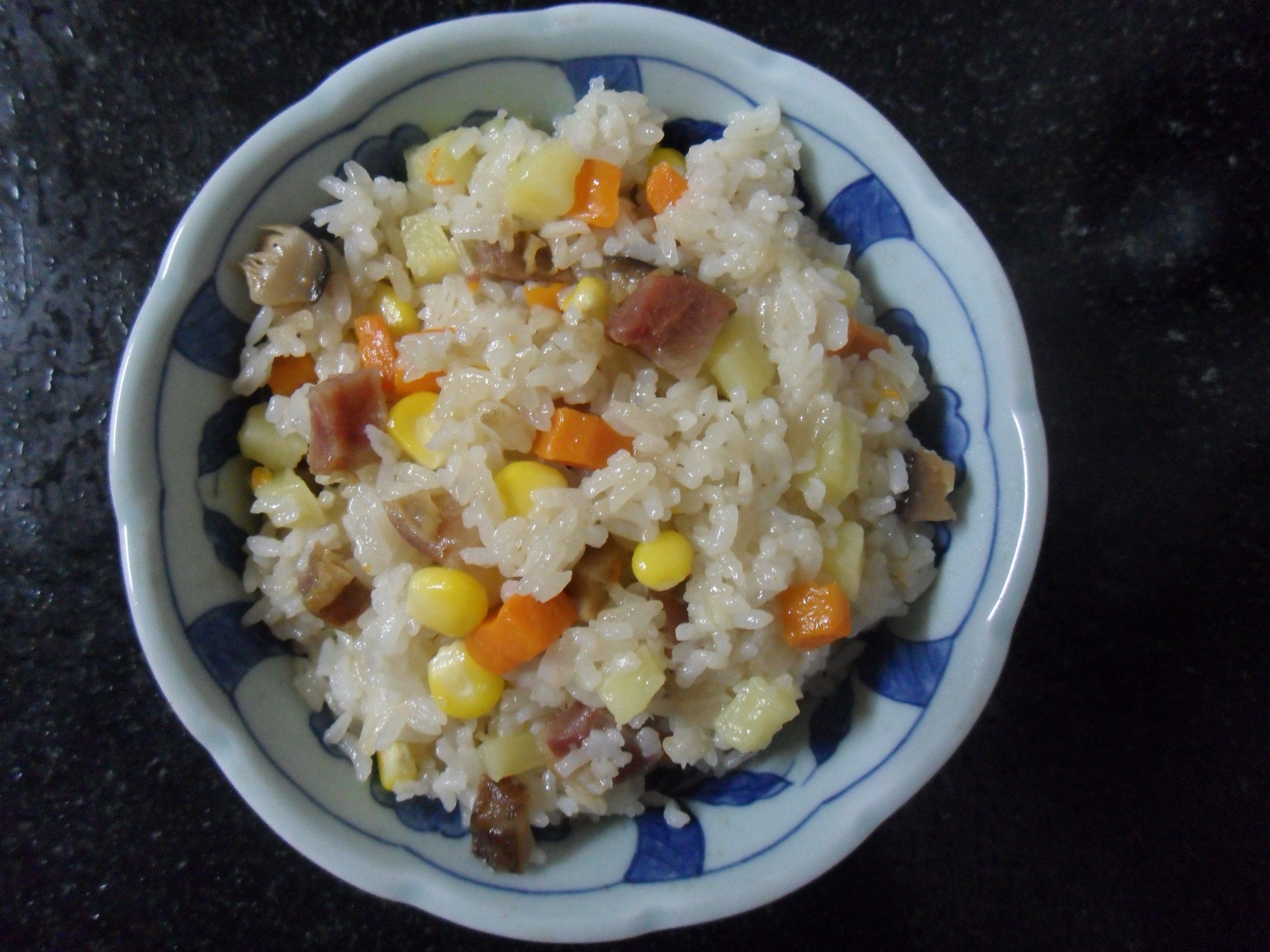 韩式香肠土豆焖饭