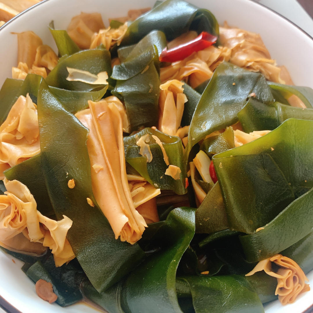 海带炖豆皮