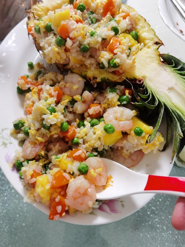 泰式虾仁菠萝饭