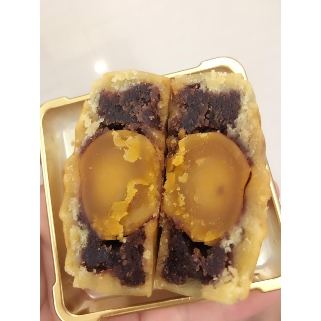 广式月饼－－蛋黄豆沙月饼