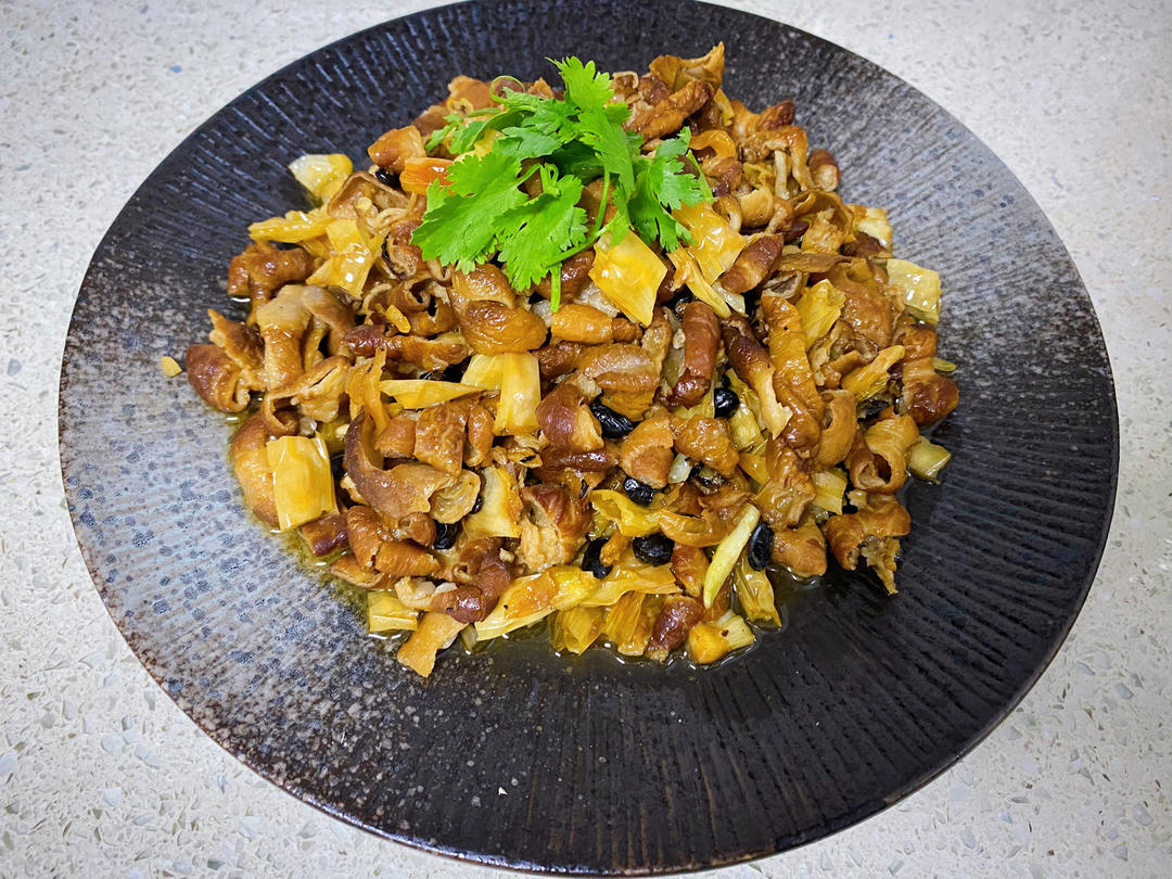 能吃三碗饭的茶油白辣椒蒸米糠肥肠