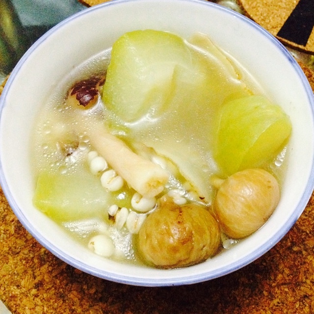 佛手瓜薏仁鸡爪汤的做法