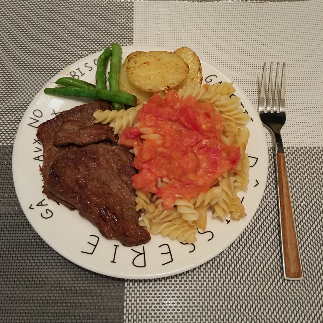 黑椒牛排（配土豆/鸡蛋，意面/蔬菜）