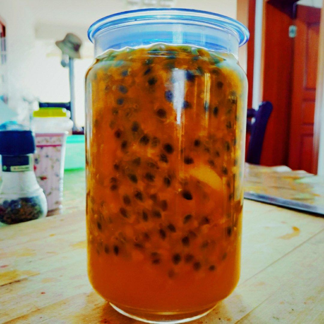 柠檬百香果蜂蜜饮