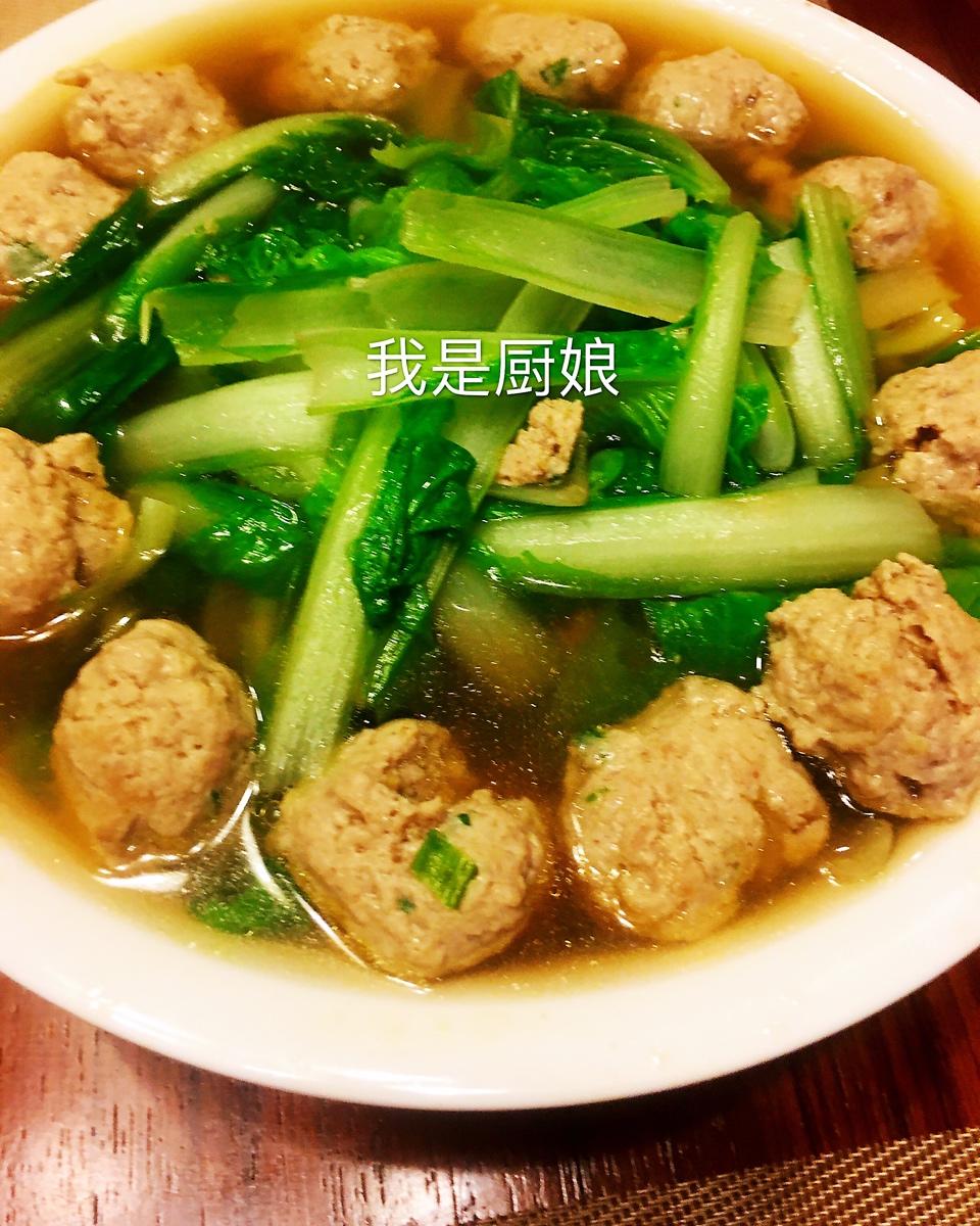豆腐皮小白菜丸子汤（天凉了喝点热乎乎的汤很舒服😌）