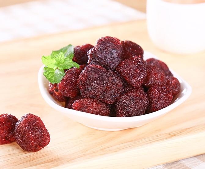 糖渍杨梅 敲好吃的哟～的做法