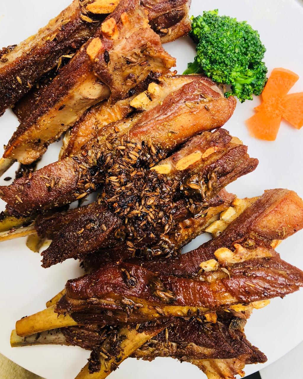 小王爷会下厨做的手抓孜然羊排