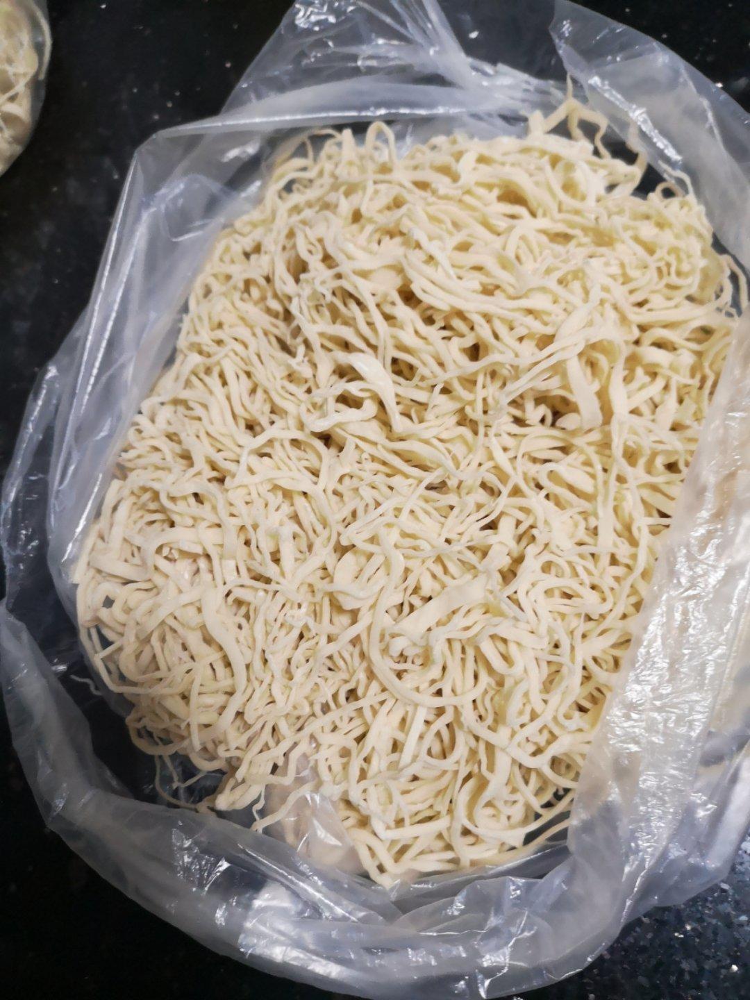 快手纯手工擀面条