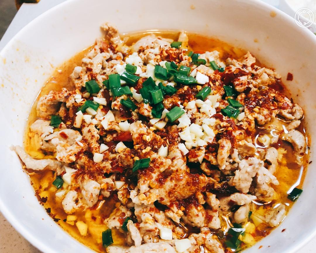 厨师长教你：“水煮肉片”的正宗做法，这味道真的很四川