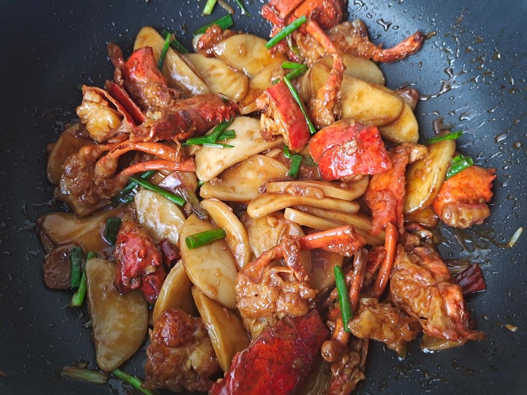 梭子蟹炒年糕～标准的江浙菜