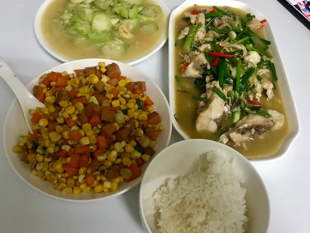 胡萝卜火腿肠炒玉米