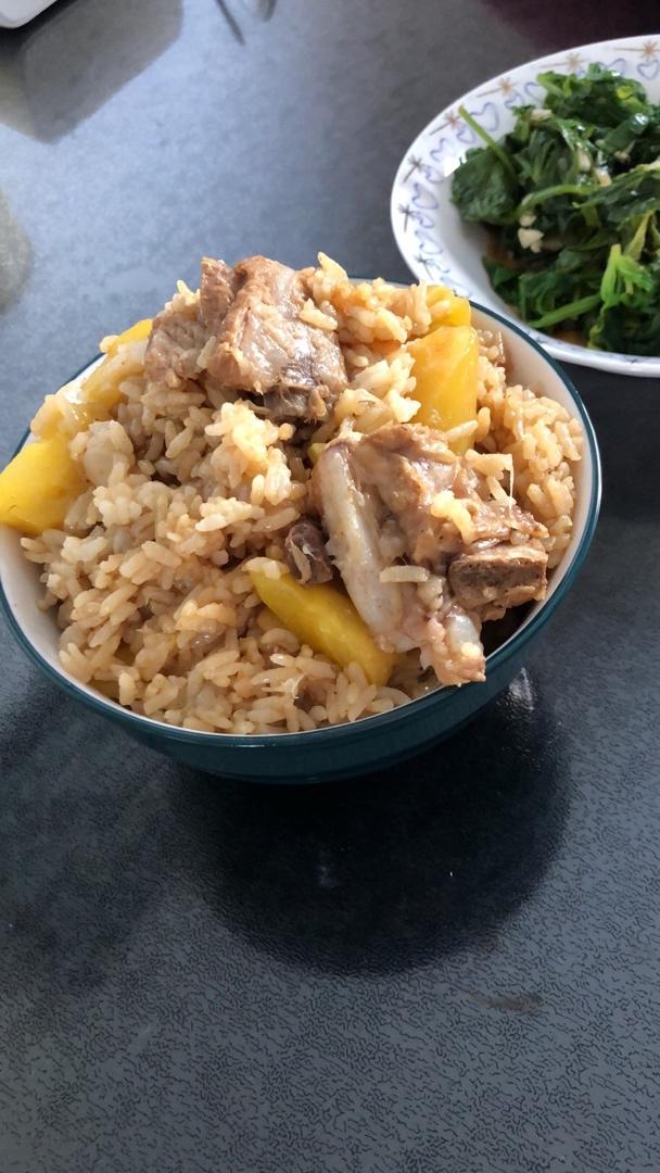 喷香排骨焖饭（爆好吃）