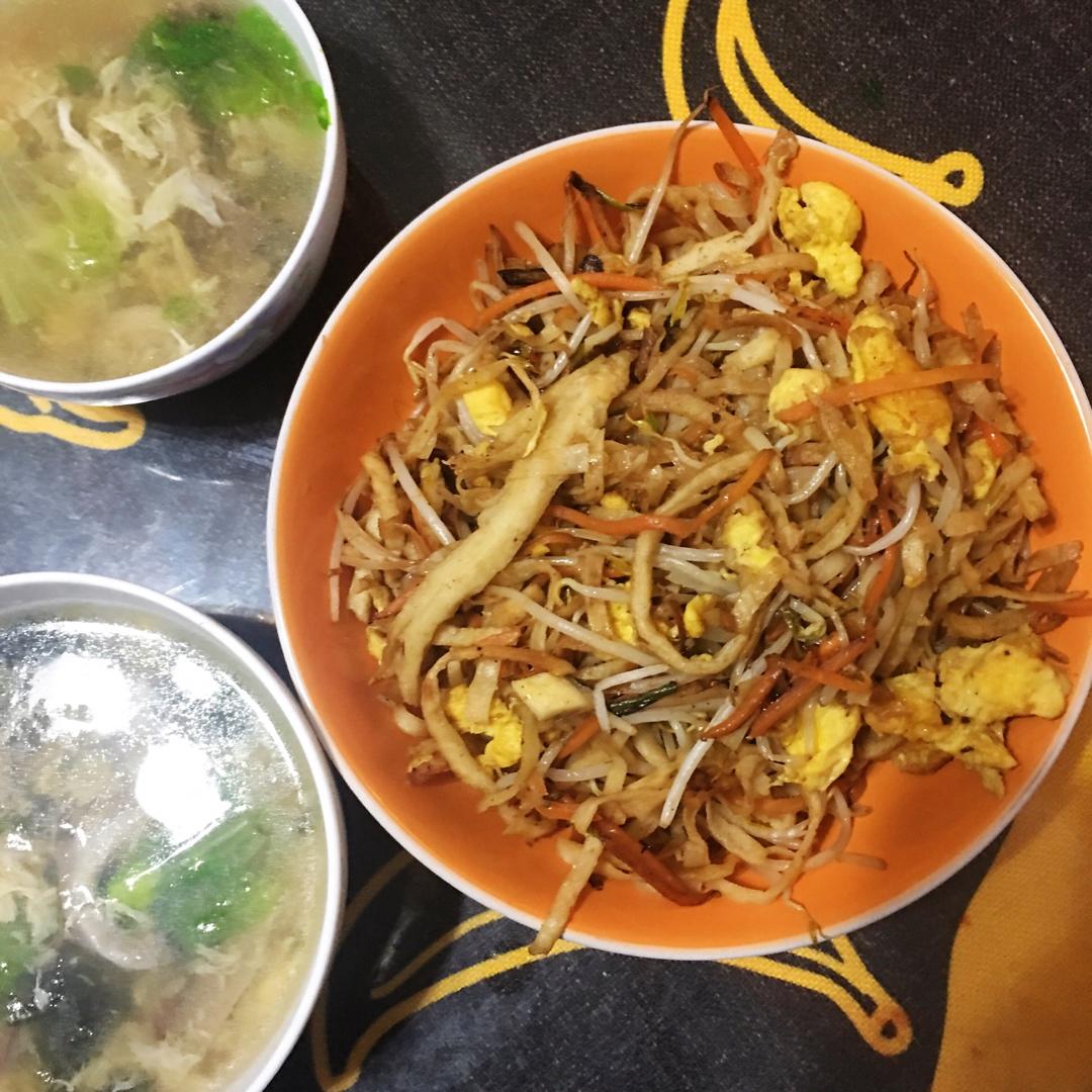 鸡蛋炒饼丝