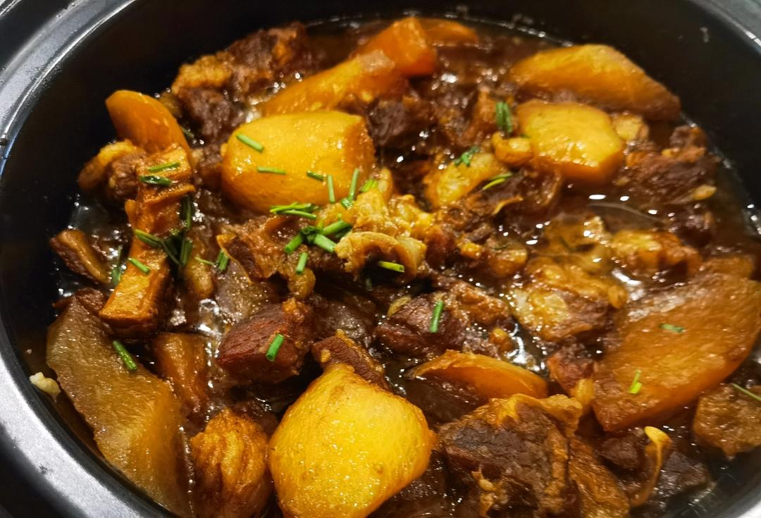 萝卜牛腩煲