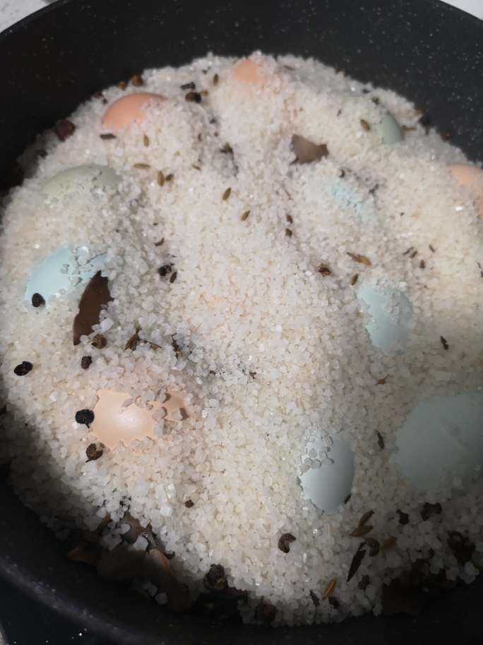 盐焗五香鸡蛋的做法 步骤5