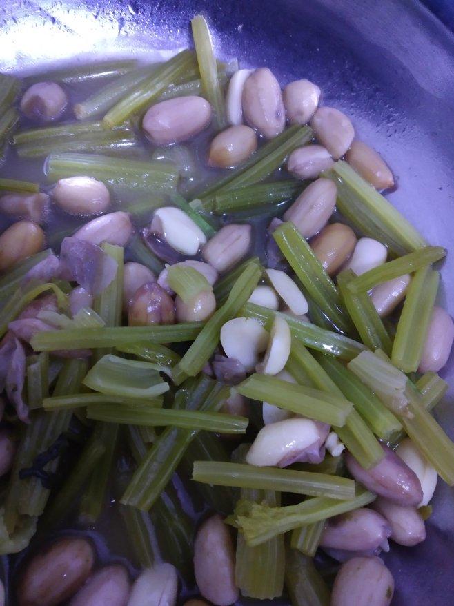 芹菜花生米