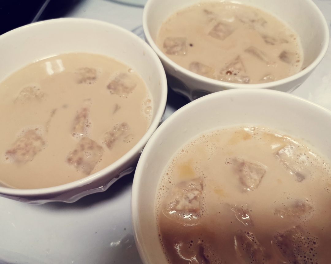 奶茶味的椰汁香芋西米露的做法