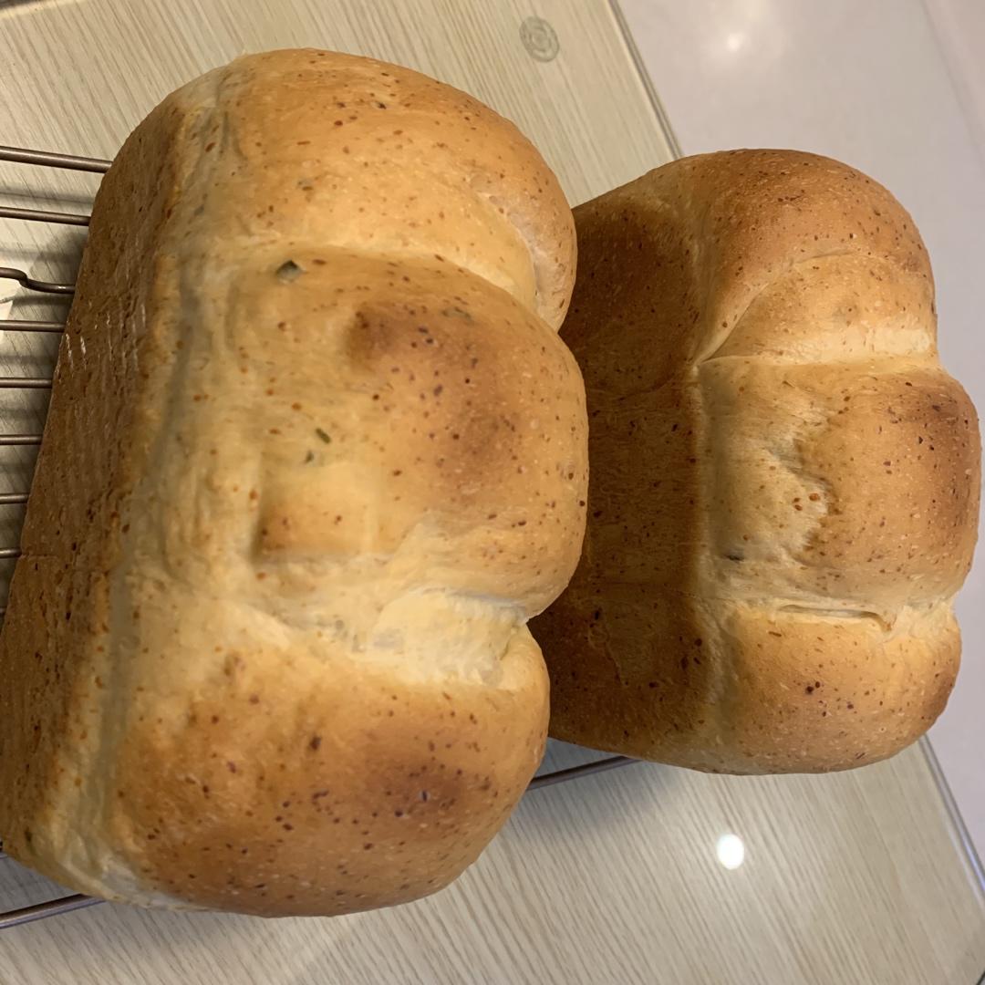 有着灵魂香气的香葱芝士吐司