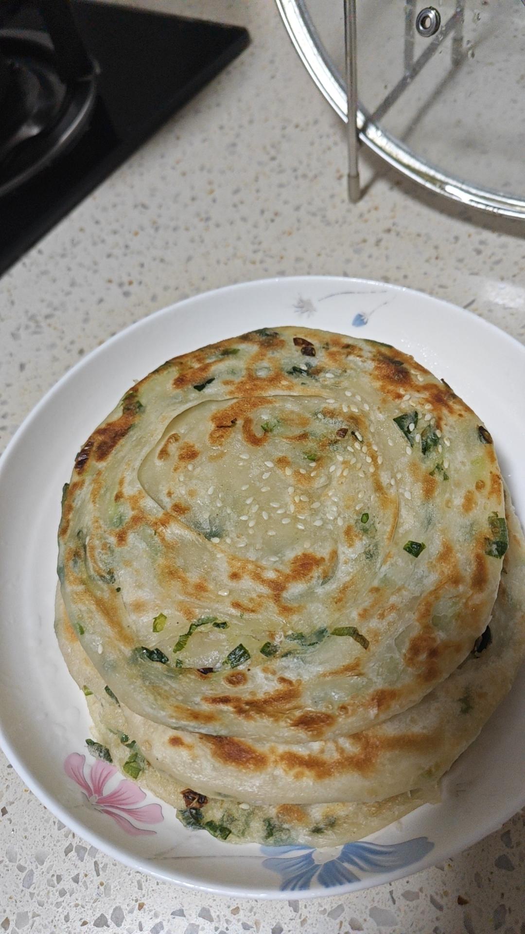 家常葱油饼 柔软多层 凉了也不硬 附细节视频详解