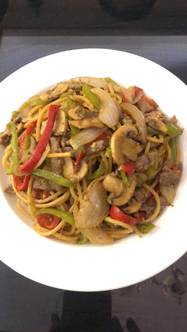 黑椒牛柳炒意面
