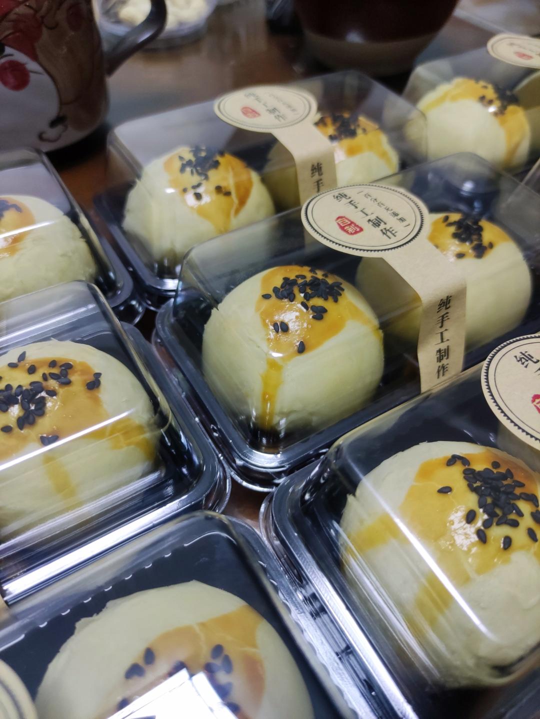 视频 手把手教你做蛋黄酥 厚皮还不用揉出膜 特别好吃