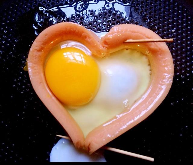 手绘早餐日记day26：爱心火腿煎蛋的做法