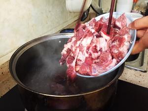 川菜家常做法红烧牛肉的做法 步骤2