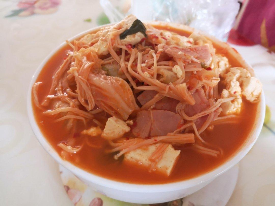 辣白菜豆腐汤