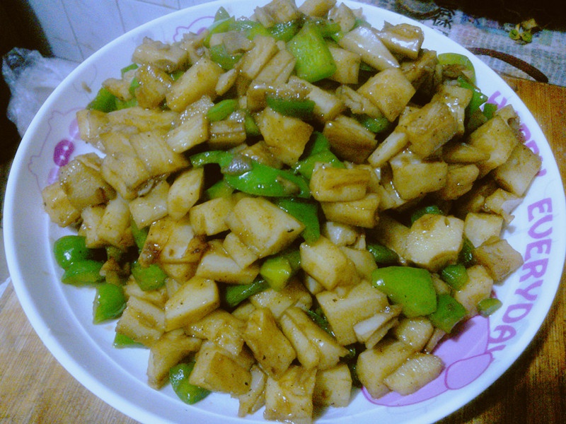 藕丁炒青椒