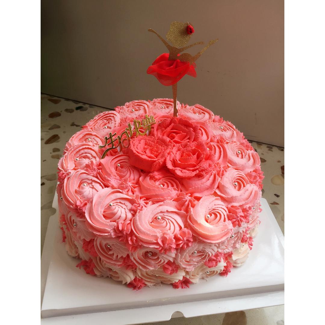 稀饭花包子做的渐变玫瑰奶油蛋糕
