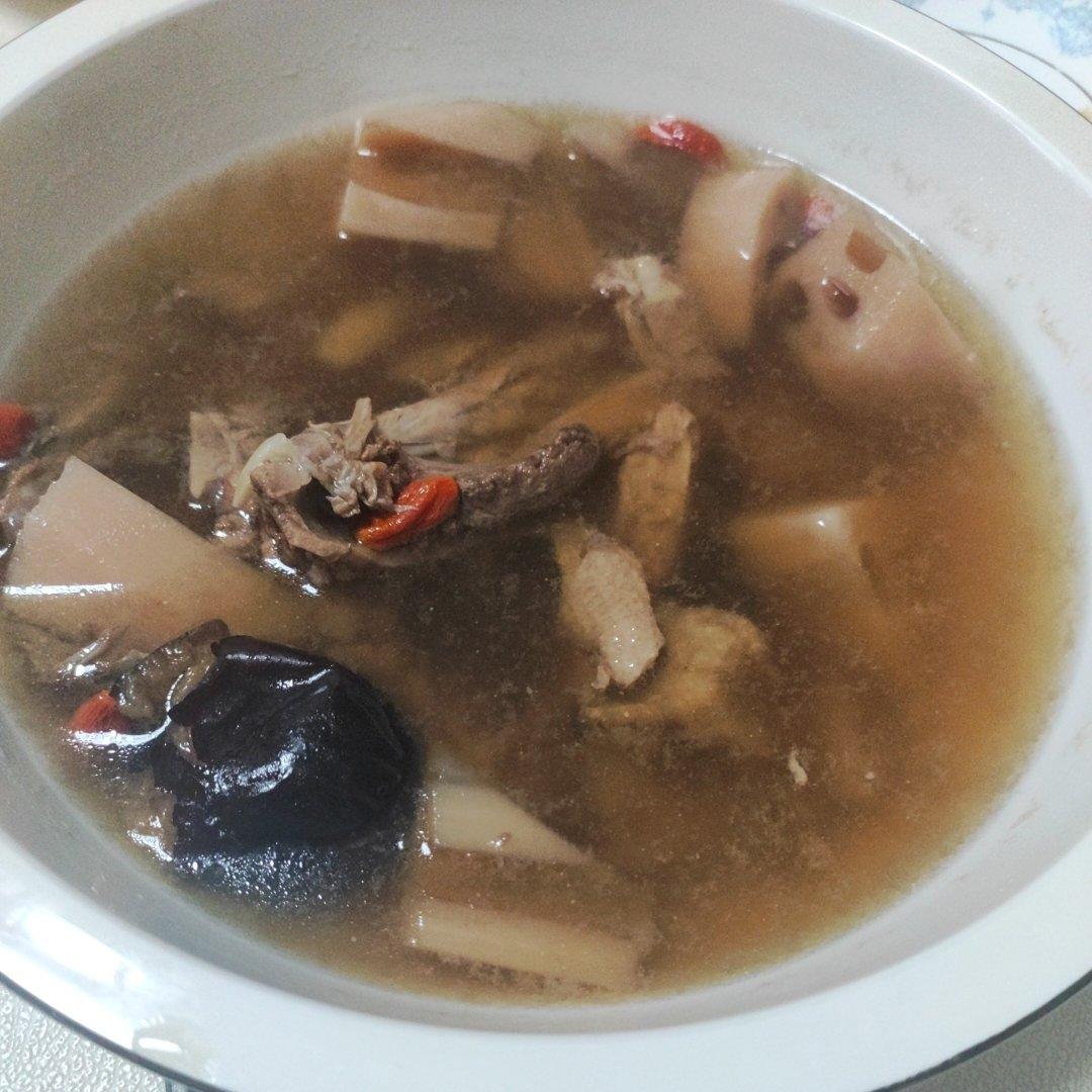 莲藕煲鸭汤
