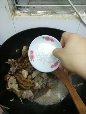 潮汕熏鸭晡之二（爆炒熏鸭晡）的做法 步骤6