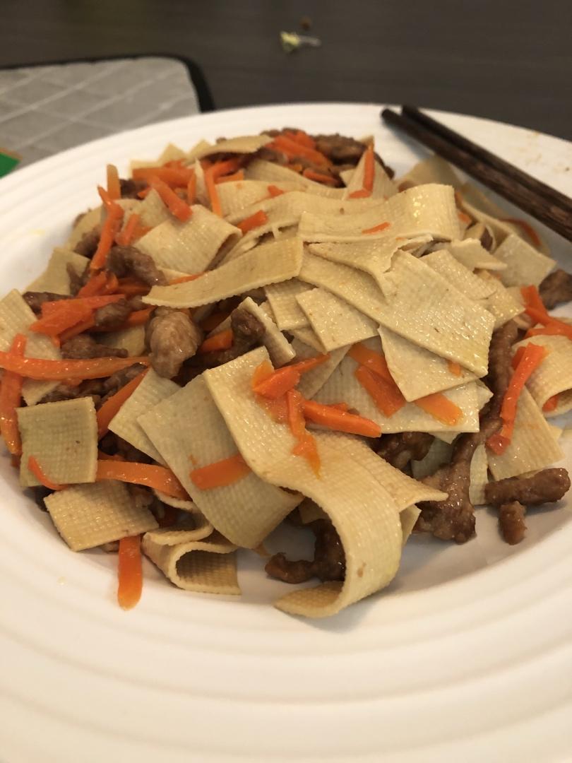 青椒豆腐皮炒肉丝