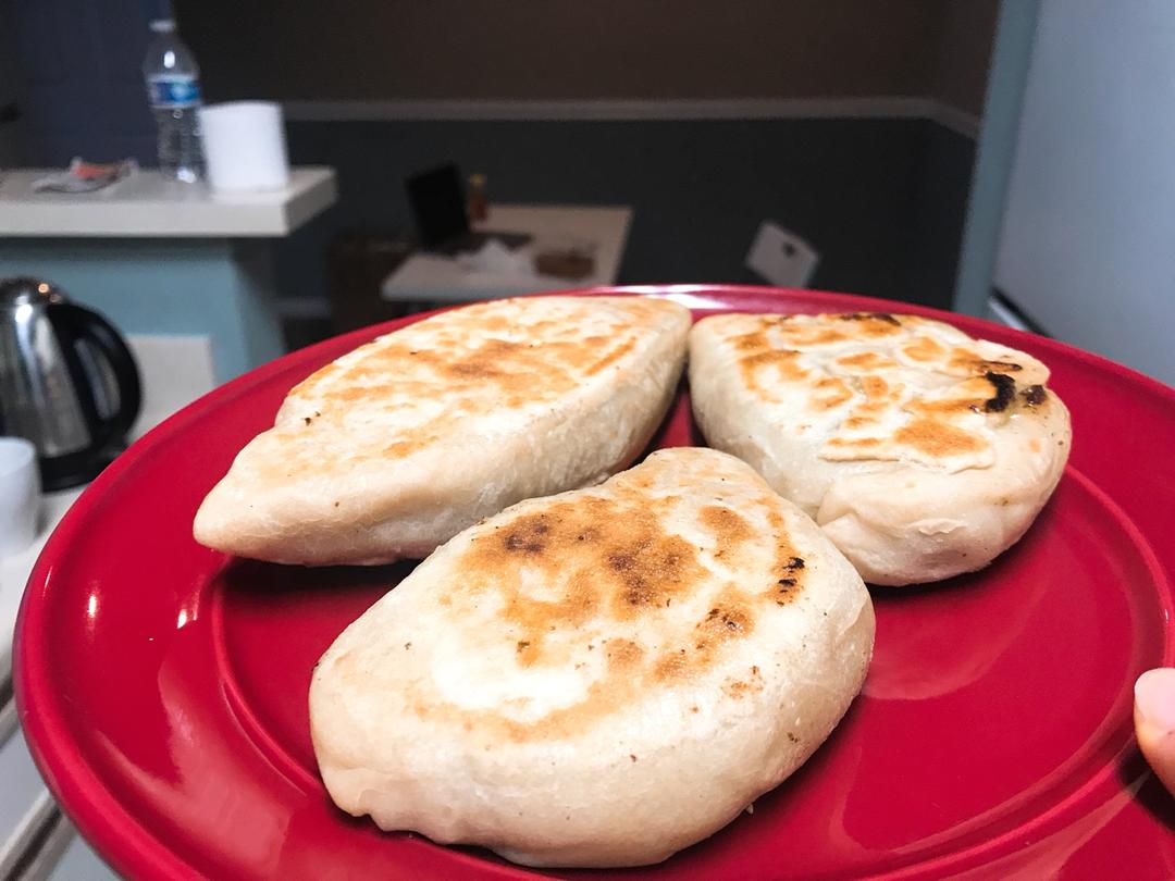 鸡蛋白菜素馅饼