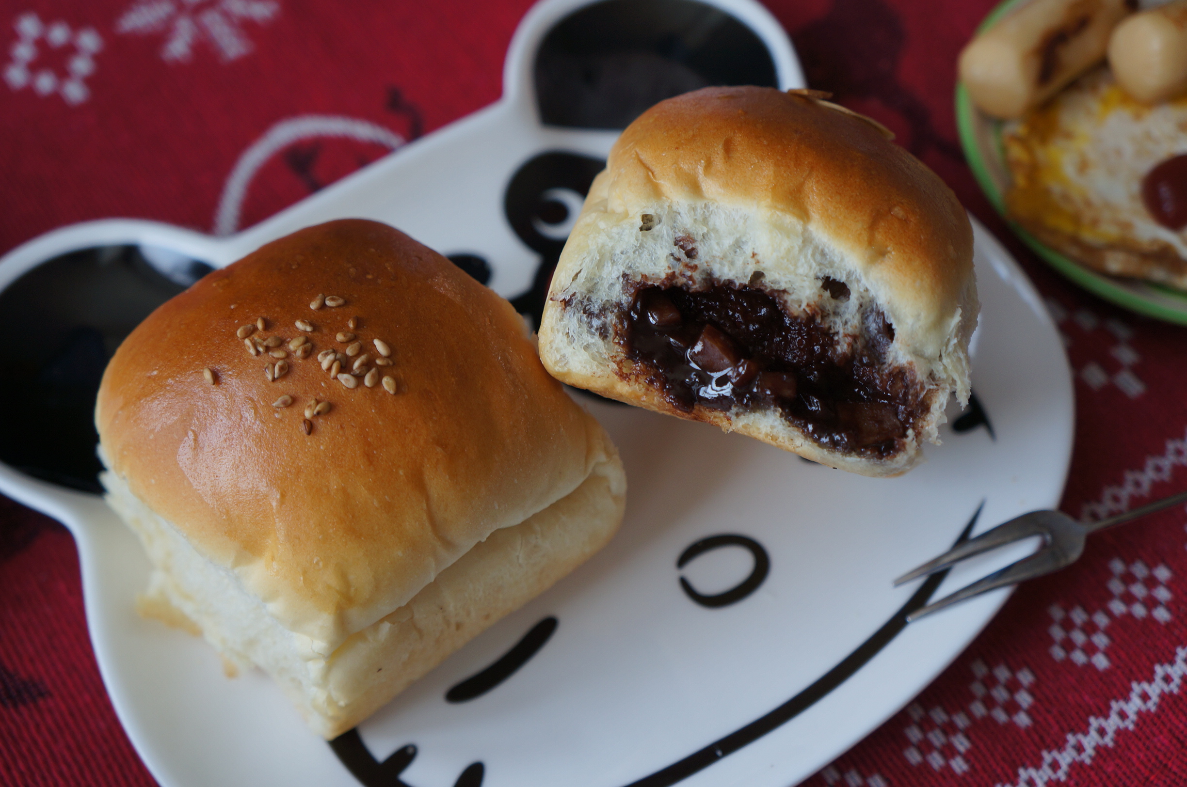 猫小m做的红豆餐包