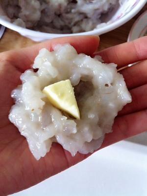 虾味满满的芝士虾球－cheese stuffed prawn ball的做法 步骤4